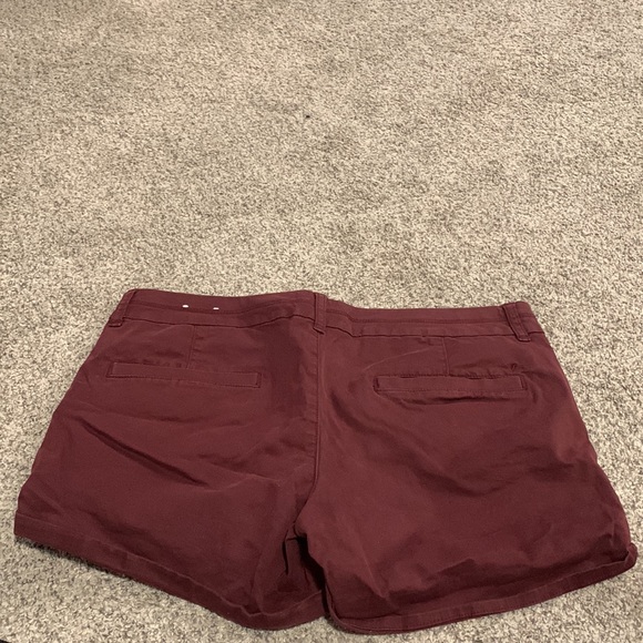 Maroon american eagle midi shorts - Picture 3 of 4